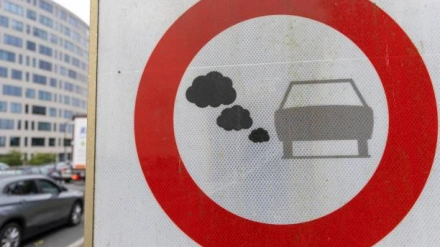 Una señal de tráfico reguladora de la zona de bajas emisiones