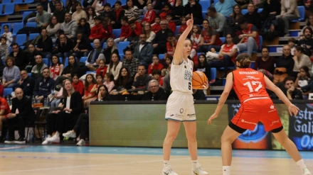 Aina Ayuso lidera la victoria de Hozono Global Jairis de Alcantarilla