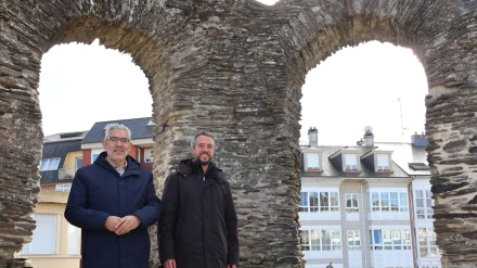 Miguel e Arroxo na muralla