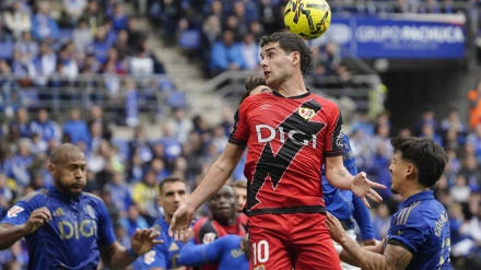 Sergio Camello, durante el Oviedo-Rayo Vallecano