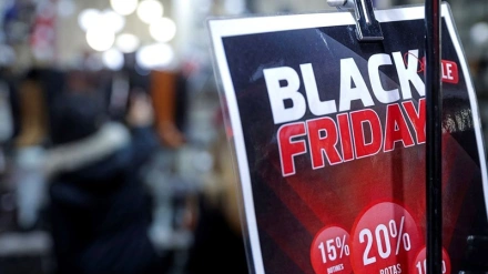 Un cartel en un comercio anunciando el Black Friday
