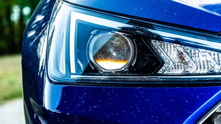 Faro de un automóvil