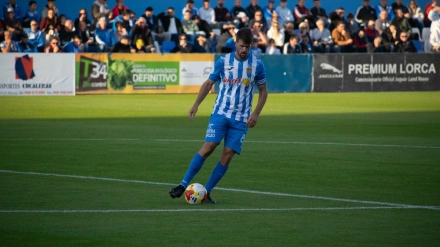 Mario Abenza dirige la orquesta del Águilas FC
