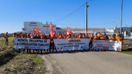 Los trabajadores de Hitachi, al inicio de su manifestación, ante la factoría en Córdoba..La plantilla de la fábrica de Hitachi Energy en Córdoba ha vuelto a salir este miércoles a manifestarse por las calles de Córdoba, en el marco de la tercera jornada de huelga convocada por el comité de empresa, "ante el bloqueo de la negociación del convenio colectivo" y después de que la dirección de la empresa "haya declinado acudir a la llamada" del Consejo Andaluz de Relaciones Laborales (CARL).POLITICA ANDALUCÍA ESPAÑA EUROPA CÓRDOBA ECONOMIACCOO