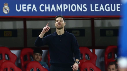 Xabi Alonso, entrenador del Real Madrid, hace un gesto durante el partido de la fase 5 de la Liga de Campeones de la UEFA 2025/26 entre el Olympiacos FC y el Real Madrid C.F. en el Estadio Georgios Karaiskakis