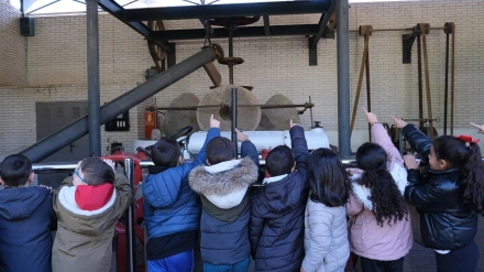 Escolares en la almazara del Parque de las Ciencias de Granada
