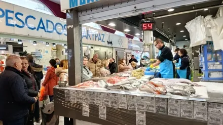 Pescados y marisco en subida paulatina en la Plaza de abastos de Lugo