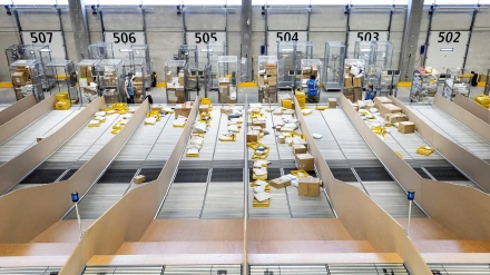 Clasificación de paquetes en un almacén logístico