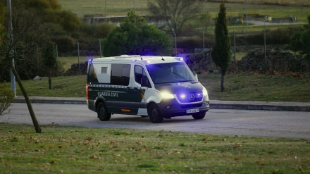 Vista del furgón policial que ha trasladado a José Luis Ábalos y Koldo García para ingresar este jueves en la cárcel de Soto del Real