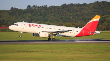 Airbus A320 de Iberia en el aeropuerto de Viena