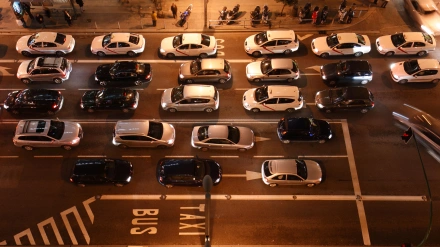 Madrid, España, tráfico intenso en la Gran Vía