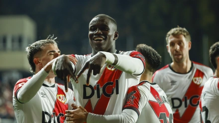 Nobel Mendy celebra su gol en el Rayo - Valencia