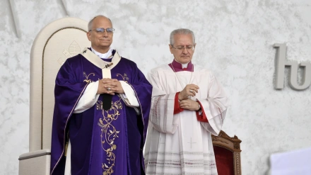 Jal Ed Dib (Lebanon), 02/12/2025.- Pope Leo XIV during a holy mass at the 'Beirut Waterfront', in Beirut, Lebanon, 02 December 2025. Pope Leo XIV is on his first apostolic visit outside Italy since his election as pontiff. He visited Turkey from 27 November and continues his journey to Lebanon from 30 November until 02 December. (Papa, Italia, Líbano, Turquía) EFE/EPA/ALESSANDRO DI MEO