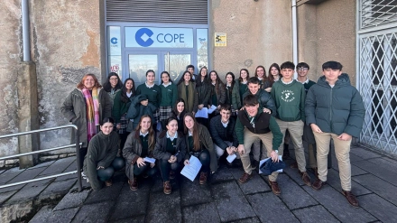 Alumnos del colegio Santa Teresa de Jesús de Oviedo, en COPE