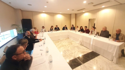 Reunión de la Mesa de Empleo Local, presidida por el alcalde de Lorca, Fulgencio Fil, con patronal sindicatos y partidos políticos