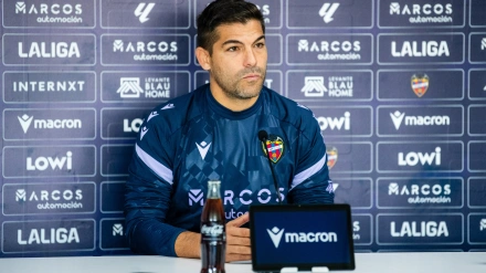 Del Moral, en su primera rueda de prensa al frente del Levante UD