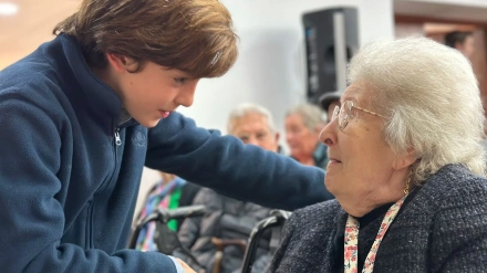 Los "nietos" que combaten la soledad: "Es una alegría muy grande poderlos ver sonreír"