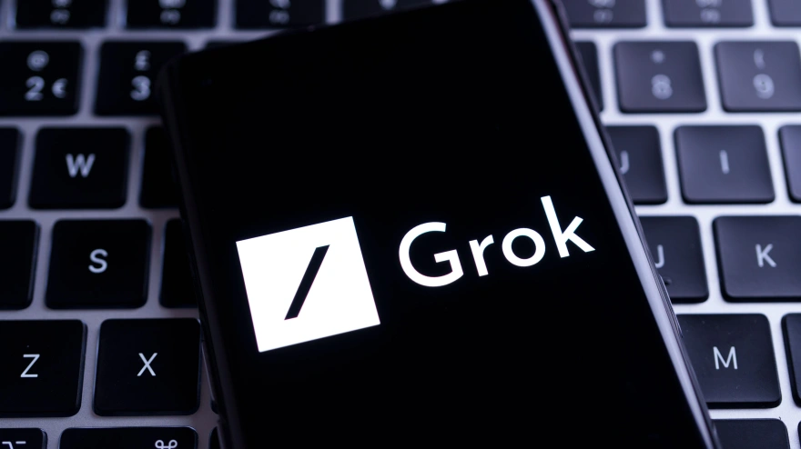 2T5JRF0 Grok AI chatbot logo seen on smartphone screen. Grok X.ai is a new Chatbot for x platform (ex Twitter). Stafford, United Kingdom, November 5, 2023