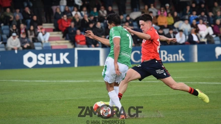Carbonell, del Zamora CF, en el duelo ante el Osasuna Promesas