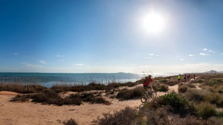 Una ruta en bicicleta por el Mar Menor. Turismo Región de Murcia