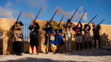 El Castillo de Santa Bárbara recrea su reconquista y la Guerra de Sucesión este Puente