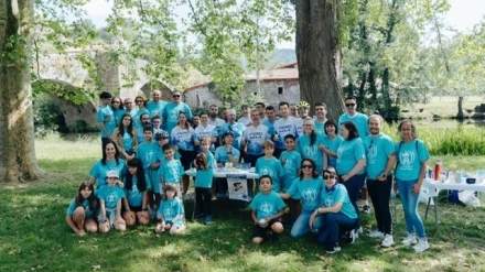 Familias y niños afectados por el síndrome de Tourette en un encuentro en Galicia