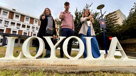Andrea, Iago y Ángela en el campus de Córdoba