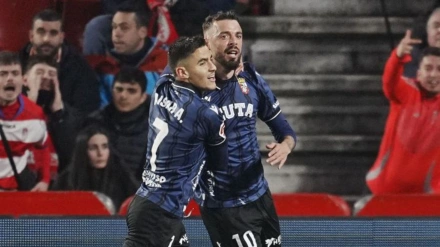 Los jugadores del Ceuta celebra el gol contra el Granada