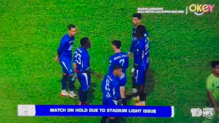Fotograma de la retransmisión televisiva del partido entre el Penang FC y Selangor FC