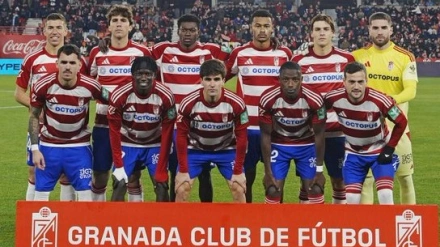 Equipo titular del Granada frente a la A. D. Ceuta