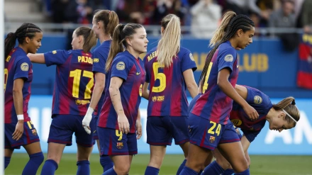 La jugadoras del Barcelona celebran un gol contra el UD Tenerife, durante el partido de la 13ª jornada la Liga F de fútbol, este sábado en el Estadi Johan Cruyff de Barcelona. EFE/ Toni Albir