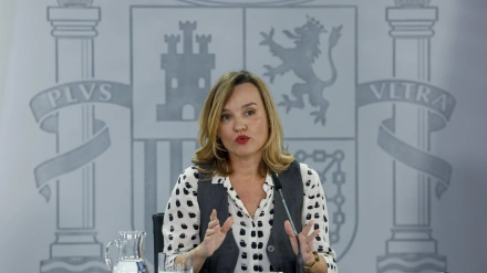 La ministra de Educación y portavoz del Gobierno, Pilar Alegría, durante su intervención en la rueda de prensa posterior a la reunión del Consejo de Ministros este martes en Moncloa