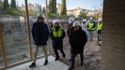 La alcaldesa de Granada, Marifrán Carazo, visita las obras que lleva adelante el Ayuntamiento en el conocido como Carmen del Negro