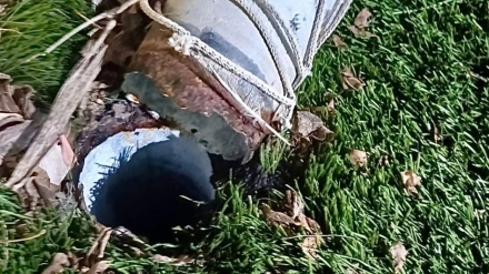 Base del poste de la portería que se rompió