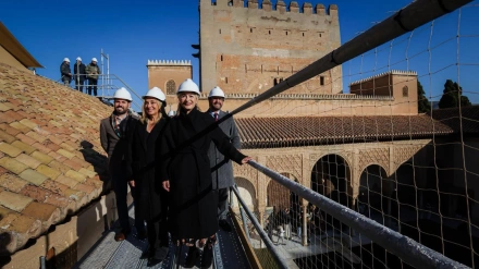 Desde la izquierda en la imagen, el delegado de Cultura de la Junta en Granada, David Rodríguez, la alcaldesa de la capital granadina, Marifrán Carazo, la consejera Patricia del Pozo y el delegado del Gobierno andaluz en la provincia, Antonio Granados