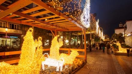 DTC92H Lights and Christmas decoration Fuengirola Malaga Costa del Sol Andalusia Spain luces de navidad andalucia espana