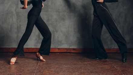 Pareja de baile deportivo. Foto de archivo