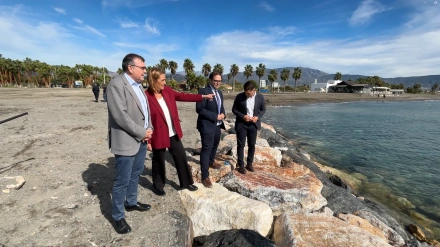 El nuevo espigón de Motril mitiga los efectos del primer gran temporal en la costa