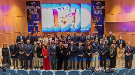 Foto de familia de los premiados