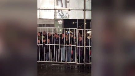 Espectadores se agolpaban en la entrada de la grada supletoria del Pedro Escartín antes del Guadalajara-Barcelona de Copa del Rey