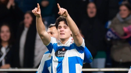 Noé Carrillo celebra el gol del Deportivo que le clasificó para octavos de final de la Copa del Rey