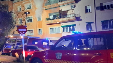 Actuación de los bomberos del SEPEI en el incendio en la calle Jesús Asunción de Cáceres