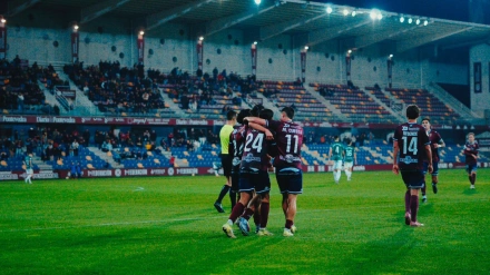 Los jugadores del Pontevedra celebran un gol en Pasarón ante el Arenas