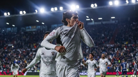 Jesús Vallejo celebra el gol del Albacete (@AlbaceteBPSAD)