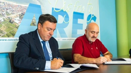 Foto de archivo de Julio Iglesias, a la derecha, con Valentín González Formoso