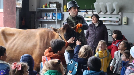 La cuarta edición del programa A Escola á Granxa finalizó en una explotación de Barreiros