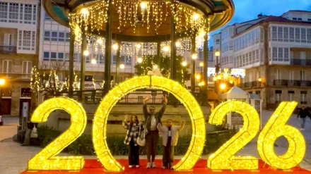Uxía y sus dos hijas en Betanzos