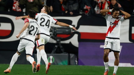 Lejeune celebra el golazo que le marcó al Drita, en Europa League