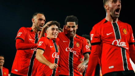 Los jugadores bermellones en el partido ante el Elche