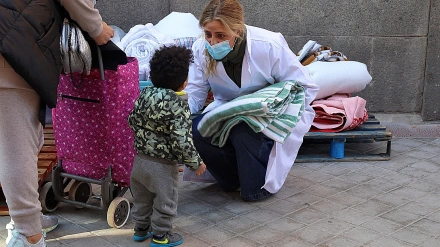 Madrid, 26 de noviembre de 2021. Reparto de comida, mantas y articulos de higiene infantil de la Fundacion Madrina. Foto: Antonio Heredia